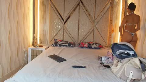 hotcouple_222 online show from April 9, 2026, 1:27 pm