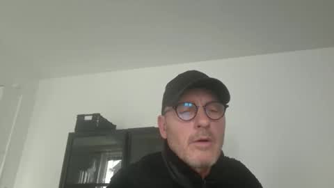 Snapshot of hotcriss76 chatting on December 17, 2025, 11:05 am HotCriss online show from December 17, 2025, 11:05 am