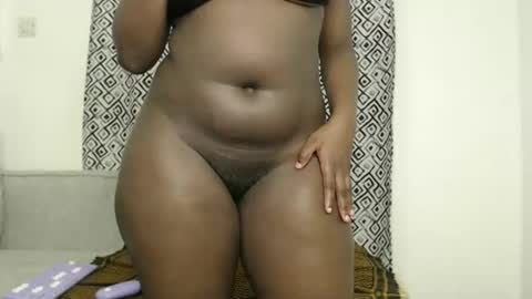 Snapshot of hotcurvykeisha chatting on November 5, 2025, 4:45 am Hotcurvykeisha online show from November 5, 2025, 4:45 am