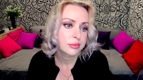 Snapshot of hotdreamhere chatting on January 10, 2025, 2:02 pm Alice online show from January 10, 2025, 2:02 pm