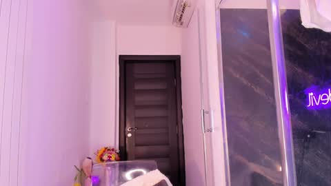 hotfallingdevil online show from March 8, 2026, 7:23 am