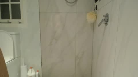 hotforit01 online show from February 16, 2025, 9:04 am