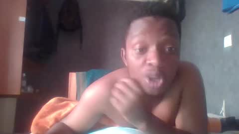 Snapshot of hotguyy001 chatting on February 19, 2025, 6:22 am hotguyy001 online show from February 19, 2025, 6:22 am