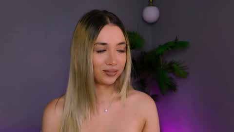 Snapshot of hotjessxx chatting on April 23, 2026, 4:24 am Maria online show from April 23, 2026, 4:24 am