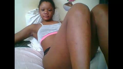 Snapshot of hotjeylee chatting on October 28, 2025, 9:35 am LOYCE online show from October 28, 2025, 9:35 am