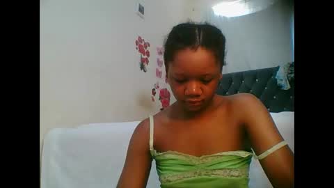 Snapshot of hotjeylee chatting on November 19, 2025, 8:25 am LOYCE online show from November 19, 2025, 8:25 am