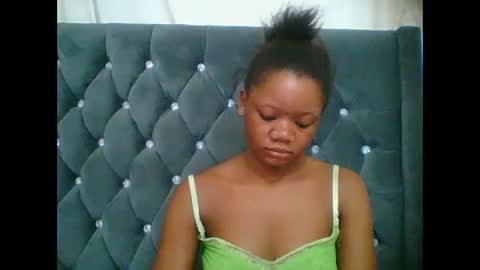 LOYCE online show from December 21, 2025, 1:46 am