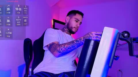 Snapshot of hotlatinox20cm chatting on December 17, 2025, 6:58 pm HoTLatinoX20CM online show from December 17, 2025, 6:58 pm