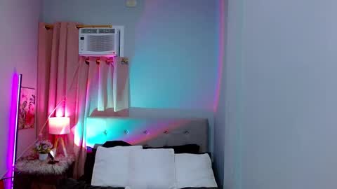 Layla online show from December 15, 2024, 8:08 am