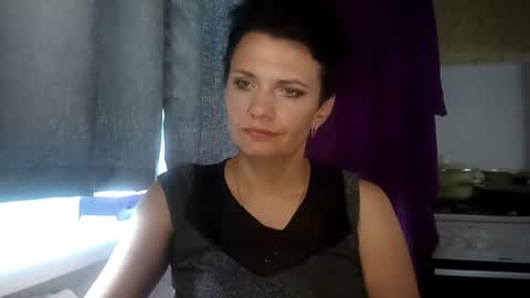hotmamaqueen234 online show from July 27, 2026, 1:18 pm