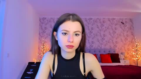 hotmolly_ online show from April 15, 2026, 9:49 am