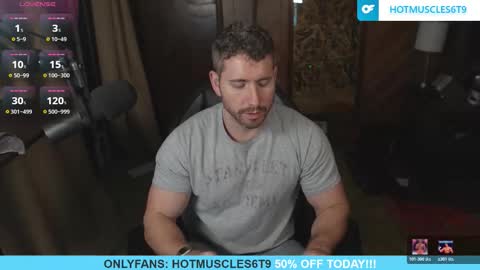 Snapshot of hotmuscles6t9 chatting on January 11, 2026, 1:43 am hotmuscles6t9 online show from January 11, 2026, 1:43 am