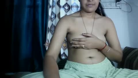 Snapshot of hotnsweetindian chatting on April 8, 2026, 5:29 am lola online show from April 8, 2026, 5:29 am