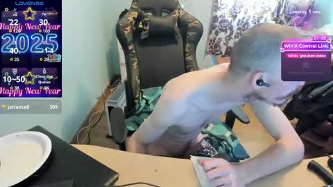 Snapshot of hotsummer1996 chatting on March 8, 2025, 3:35 pm hot online show from March 8, 2025, 3:35 pm