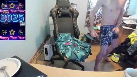 Snapshot of hotsummer1996 chatting on March 9, 2025, 4:44 pm hot online show from March 9, 2025, 4:44 pm