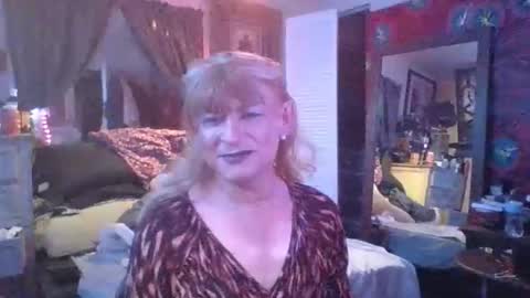 hotsuzyluv online show from April 12, 2026, 10:59 pm