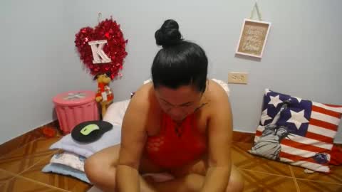 Snapshot of hottasttywoman chatting on January 1, 2025, 5:44 pm victorya karolyna online show from January 1, 2025, 5:44 pm