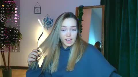 Snapshot of hottease_pvt chatting on January 3, 2025, 11:35 am hello Im Eva online show from January 3, 2025, 11:35 am