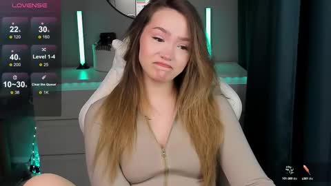 Snapshot of hottease_pvt chatting on September 18, 2025, 6:10 pm hello Im Eva online show from September 18, 2025, 6:10 pm