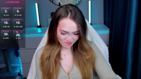 Snapshot of hottease_pvt chatting on December 5, 2025, 2:03 pm hello Im Eva online show from December 5, 2025, 2:03 pm