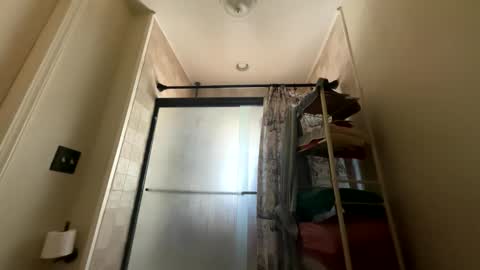 Snapshot of hottgoddesss chatting on December 16, 2025, 3:17 pm Hottgodess online show from December 16, 2025, 3:17 pm