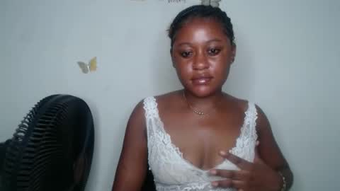Snapshot of hottie_ebonie chatting on October 31, 2025, 11:50 pm Ella online show from October 31, 2025, 11:50 pm