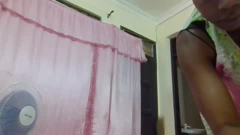 hottie_mammy online show from December 1, 2025, 5:45 am