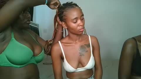 Snapshot of hottie_mistie chatting on April 30, 2026, 8:09 am hottie_mistie online show from April 30, 2026, 8:09 am