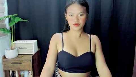 Snapshot of hottieelijah760282 chatting on November 23, 2025, 6:35 am Maxine online show from November 23, 2025, 6:35 am