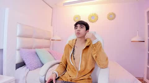 hottiie_guy online show from December 15, 2025, 12:09 pm