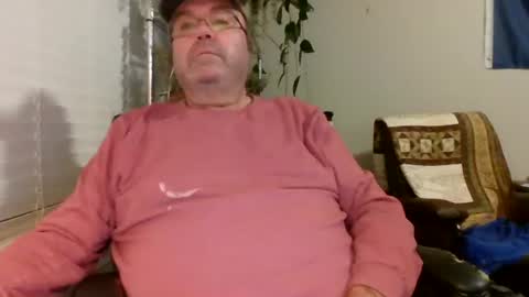 Snapshot of hottop_1981 chatting on December 10, 2024, 2:05 am Hottop 1981 online show from December 10, 2024, 2:05 am