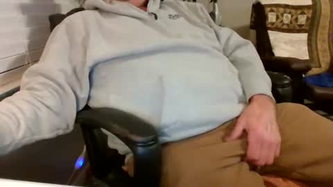 Snapshot of hottop_1981 chatting on January 8, 2025, 2:14 am Hottop 1981 online show from January 8, 2025, 2:14 am