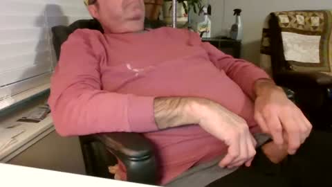 Snapshot of hottop_1981 chatting on January 14, 2025, 12:00 am Hottop 1981 online show from January 14, 2025, 12:00 am