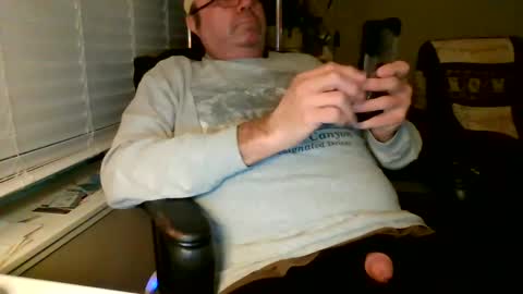 Snapshot of hottop_1981 chatting on February 4, 2025, 12:40 am Hottop 1981 online show from February 4, 2025, 12:40 am