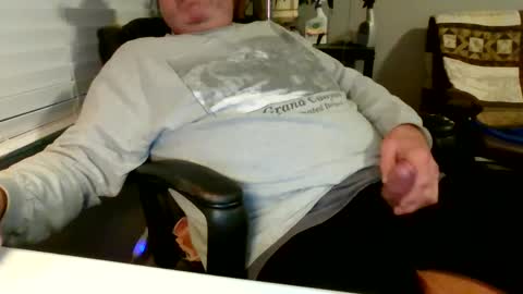 Snapshot of hottop_1981 chatting on February 12, 2025, 1:52 am Hottop 1981 online show from February 12, 2025, 1:52 am