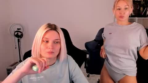 Nessie and Jessie online show from November 28, 2025, 10:51 am