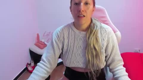 Snapshot of hottychrystal chatting on November 28, 2025, 3:36 pm hottychrystal online show from November 28, 2025, 3:36 pm