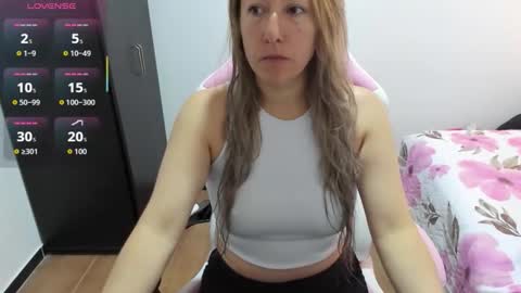 Snapshot of hottychrystal chatting on February 27, 2026, 12:16 pm hottychrystal online show from February 27, 2026, 12:16 pm