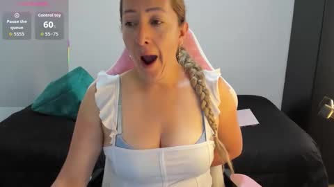 Snapshot of hottychrystal chatting on March 17, 2026, 3:59 pm hottychrystal online show from March 17, 2026, 3:59 pm