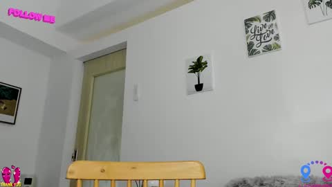 Snapshot of hottycrishinaxx chatting on March 10, 2025, 5:22 am crishinahotty online show from March 10, 2025, 5:22 am