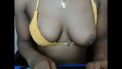 Snapshot of hotxxebony chatting on March 24, 2026, 4:45 pm hotxxebony online show from March 24, 2026, 4:45 pm