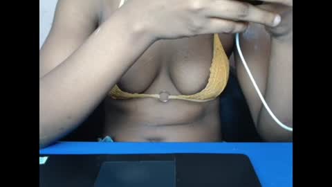 Snapshot of hotxxebony chatting on April 4, 2026, 11:57 pm hotxxebony online show from April 4, 2026, 11:57 pm