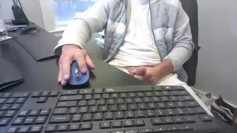 Snapshot of hoverday chatting on October 25, 2025, 1:07 pm hoverday online show from October 25, 2025, 1:07 pm