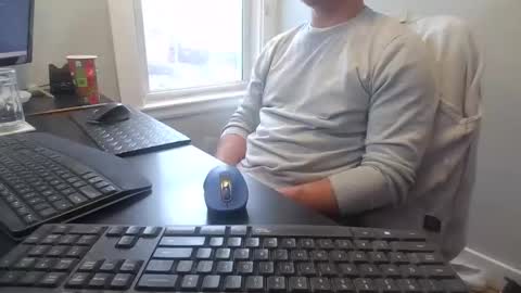 Snapshot of hoverday chatting on December 4, 2025, 2:15 pm hoverday online show from December 4, 2025, 2:15 pm