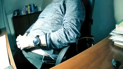 Peter online show from April 10, 2026, 7:29 pm
