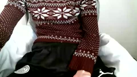 Snapshot of hug_me chatting on October 30, 2025, 11:55 am Keanu online show from October 30, 2025, 11:55 am