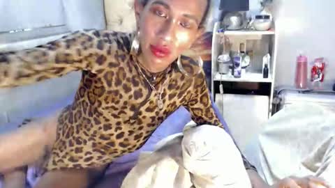 hugecock_caramel online show from May 3, 2026, 3:45 am