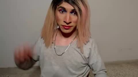 Snapshot of hugedaneska chatting on December 3, 2025, 4:53 am Danezka online show from December 3, 2025, 4:53 am