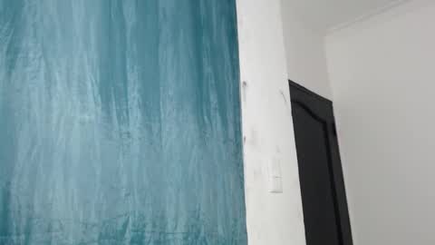 Snapshot of hugedaneska chatting on December 17, 2025, 3:01 am Danezka online show from December 17, 2025, 3:01 am