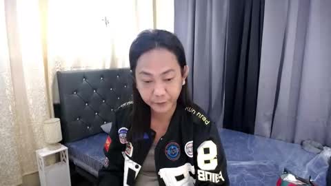 hugejuicyhotdog online show from December 17, 2025, 4:07 am